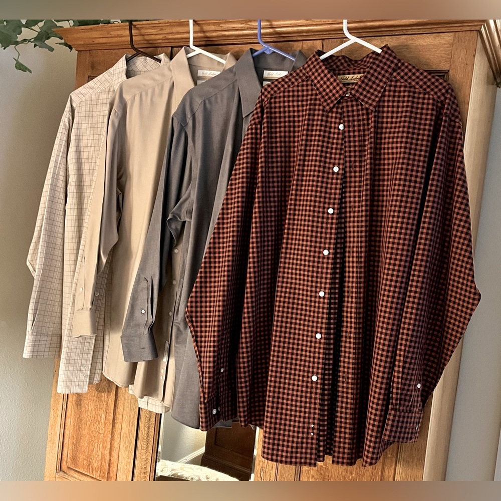 lot of 4 Gold Label Men’s Roundtree And Yorke Dress Shirts